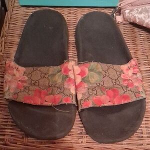 Authentic Gucci Floral Slide Sandals Size 8
